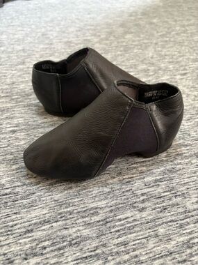 Leo’s Dancewear Slip On Split Sole Jazz Shoes Size 6M